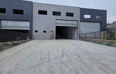 Imagem: O depósito possui 4 Vagas na garagem, 550m² de Área e está