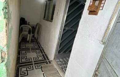 Imagem: A casa possui 2 Dormitórios, 1 Banheiro, Varanda e está localizado