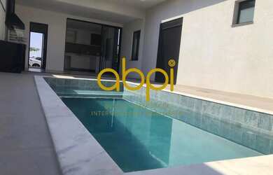 Imagem: A casa possui 3 Dormitórios, 4 Banheiros, 4 Vagas na garagem