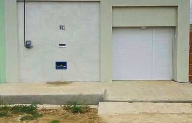 Imagem: A casa possui 3 Dormitórios, 2 Banheiros, 1 Vaga na garagem