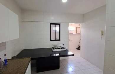 Imagem 6: 03 suítes com armários, lavabo e varanda, na Ponta Verde