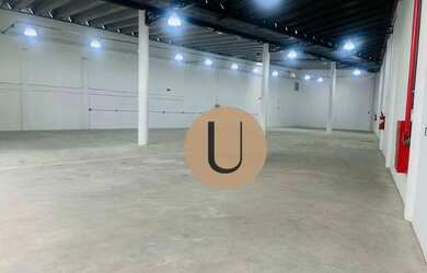 Imagem: O depósito possui 5 Vagas na garagem, 485m² de Área e está