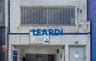 Imagem: O depósito possui 2 Vagas na garagem, 268m² de Área e está