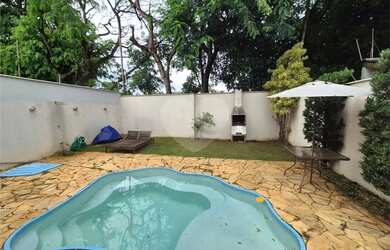 Imagem: A casa em condomínio possui 3 Dormitórios, 3 Banheiros, 2