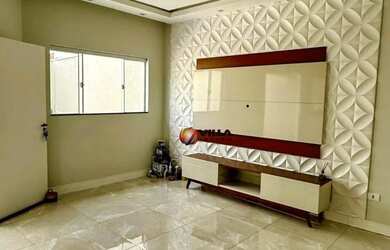 Imagem: A casa possui 2 Dormitórios, 2 Banheiros, 2 Vagas na garagem