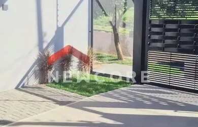 Imagem: A casa possui 3 Dormitórios, 4 Banheiros, 3 Vagas na garagem