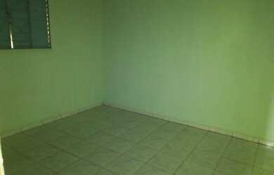 Imagem: A casa possui 2 Dormitórios, 3 Vagas na garagem e está localizado