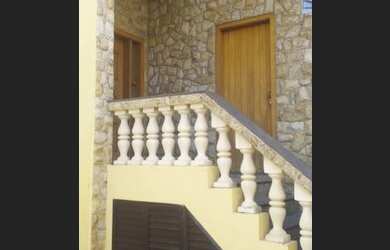 Imagem: A casa possui 4 Dormitórios, 3 Banheiros, 5 Vagas na garagem