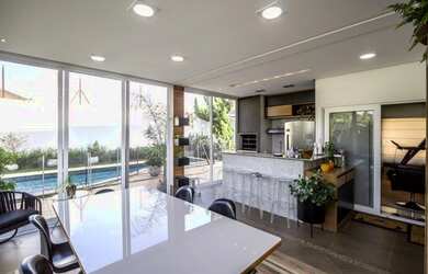 Imagem 2: Sobrado luxuoso com piscina e varanda gourmet no Condomínio Taubaté Village - Taubaté / SP