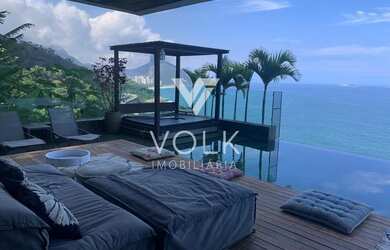 Imagem: A casa possui 5 Dormitórios, 5 Banheiros, 4 Vagas na garagem