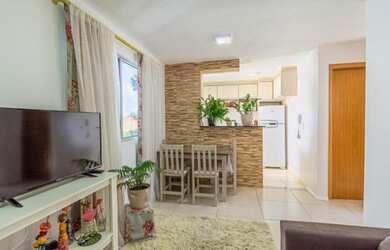 Imagem: O apartamento possui 2 Dormitórios, 1 Banheiro, 1 Vaga na garagem