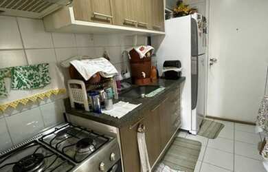 Imagem: A casa possui 3 Dormitórios, 1 Banheiro, 2 Vagas na garagem