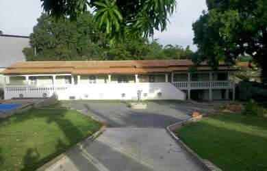 Imagem: A casa possui 5 Dormitórios, 5 Banheiros, 5 Vagas na garagem