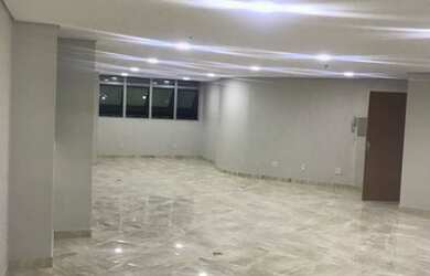 Imagem: O depósito possui 3 Vagas na garagem, 130m² de Área e está