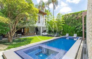 Imagem: A casa em condomínio possui 4 Dormitórios, 5 Banheiros, 5