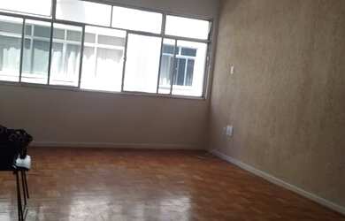 Imagem: O apartamento possui 3 Dormitórios, 1 Banheiro, 1 Vaga na garagem