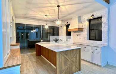 Imagem: A casa em condomínio possui 2 Dormitórios, 3 Banheiros, 4