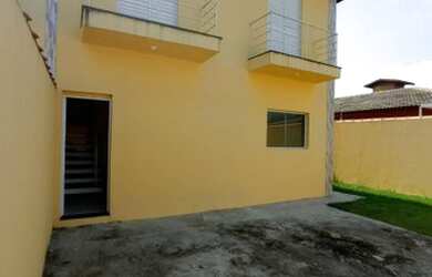 Imagem: A casa possui 3 Dormitórios, 2 Banheiros, 3 Vagas na garagem