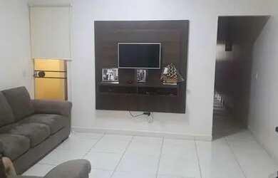 Imagem: A casa possui 3 Dormitórios, 2 Banheiros, 2 Vagas na garagem