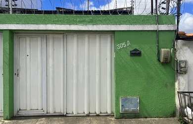 Imagem: A casa possui 2 Dormitórios, 2 Banheiros, 1 Vaga na garagem