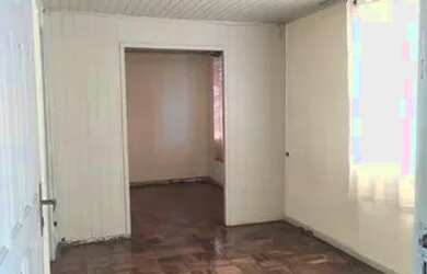 Imagem: A casa possui 3 Dormitórios, 2 Banheiros, 1 Vaga na garagem