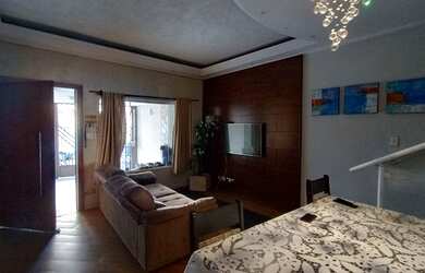 Imagem: A casa possui 3 Dormitórios, 2 Banheiros, 1 Vaga na garagem