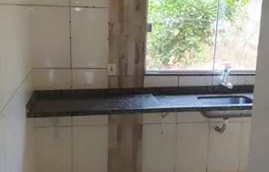 Imagem: A casa possui 2 Dormitórios, 2 Banheiros, 2 Vagas na garagem