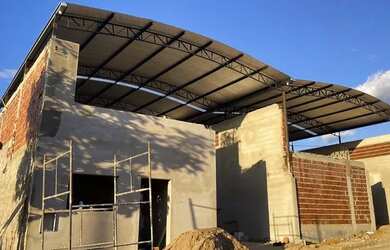 Imagem: O depósito possui 5 Vagas na garagem, 200m² de Área e está