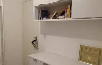 Imagem: O apartamento possui 2 Dormitórios, 1 Banheiro, 1 Vaga na garagem