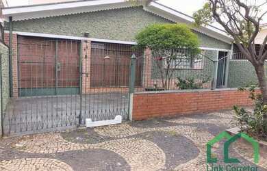 Imagem: A casa possui 4 Dormitórios, 4 Banheiros, 2 Vagas na garagem