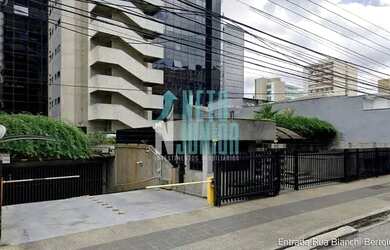 Imagem: O depósito possui 5 Vagas na garagem e 582m² de Área e está