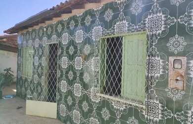 Imagem: A casa possui 2 Dormitórios, 1 Banheiro, 1 Vaga na garagem