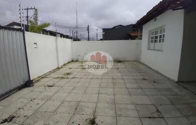 Imagem: A casa possui 5 Dormitórios, 3 Banheiros, 4 Vagas na garagem