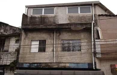 Imagem: A casa possui 3 Dormitórios, 3 Banheiros e está localizado