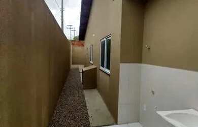 Imagem: A casa possui 3 Dormitórios, 2 Banheiros, 2 Vagas na garagem