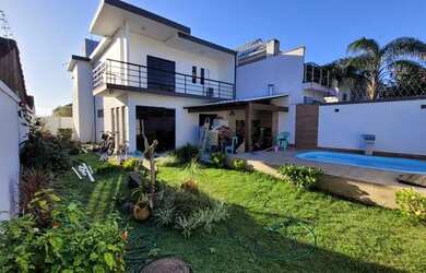 Imagem: A casa em condomínio possui 3 Dormitórios, 3 Banheiros, 2