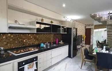 Imagem: A casa possui 3 Dormitórios, 2 Banheiros, 100m² de Área e