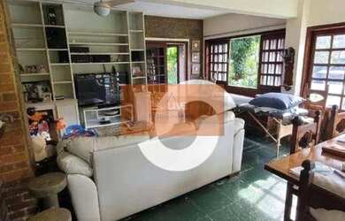 Imagem: A casa em condomínio possui 3 Dormitórios, 3 Banheiros, 4