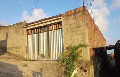 Imagem: A casa possui 2 Dormitórios, 1 Banheiro, 2 Vagas na garagem