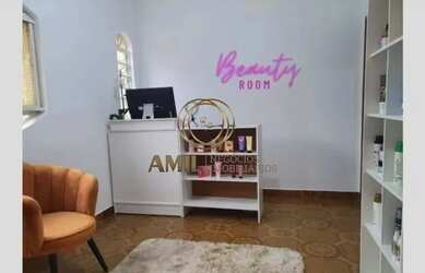 Imagem: A casa possui 2 Dormitórios, 2 Banheiros, 2 Vagas na garagem