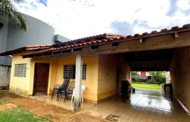 Imagem: A casa possui 2 Dormitórios, 1 Banheiro, 3 Vagas na garagem