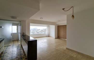 Imagem: O apartamento possui 2 Dormitórios, 2 Banheiros, 2 Vagas na