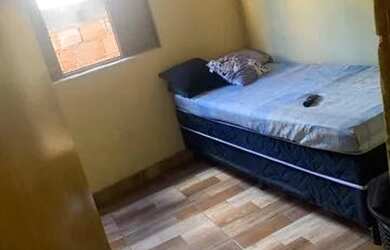 Imagem: A casa possui 1 Dormitório, 1 Banheiro e está localizado