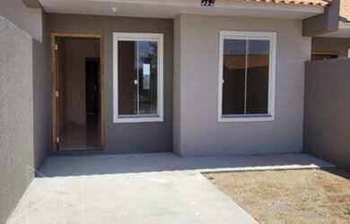 Imagem: A casa possui 2 Dormitórios, 1 Banheiro, 2 Vagas na garagem