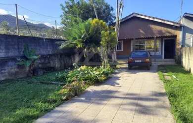 Imagem: A casa possui 5 Dormitórios, 4 Banheiros, 5 Vagas na garagem