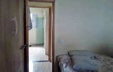 Imagem: A casa possui 2 Dormitórios, 1 Banheiro, 1 Vaga na garagem