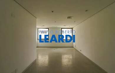 Imagem: O depósito à venda possui 1 Vaga na garagem e 32m² de Área