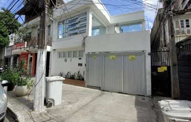 Imagem: A casa possui 5 Dormitórios, 5 Banheiros, 2 Vagas na garagem