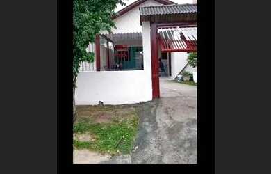 Imagem: A casa possui 2 Dormitórios, 2 Banheiros, 2 Vagas na garagem