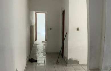 Imagem: A casa possui 2 Dormitórios, 1 Banheiro, 2 Vagas na garagem